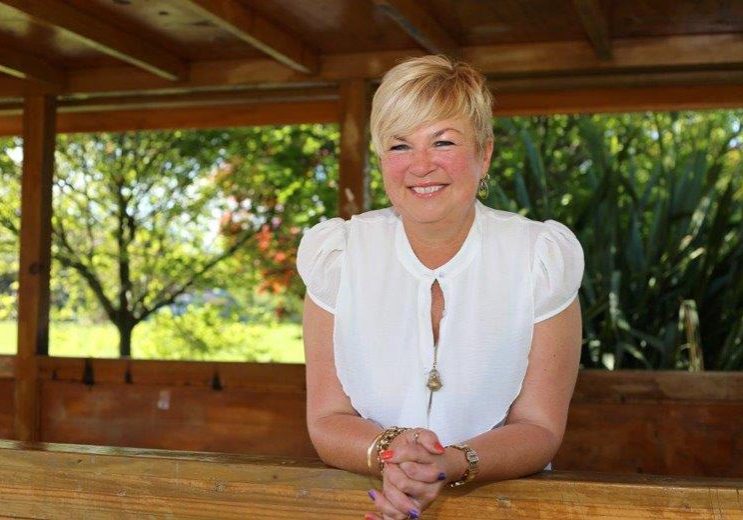 Julie Headshot Uncropped Volta 09-05-19